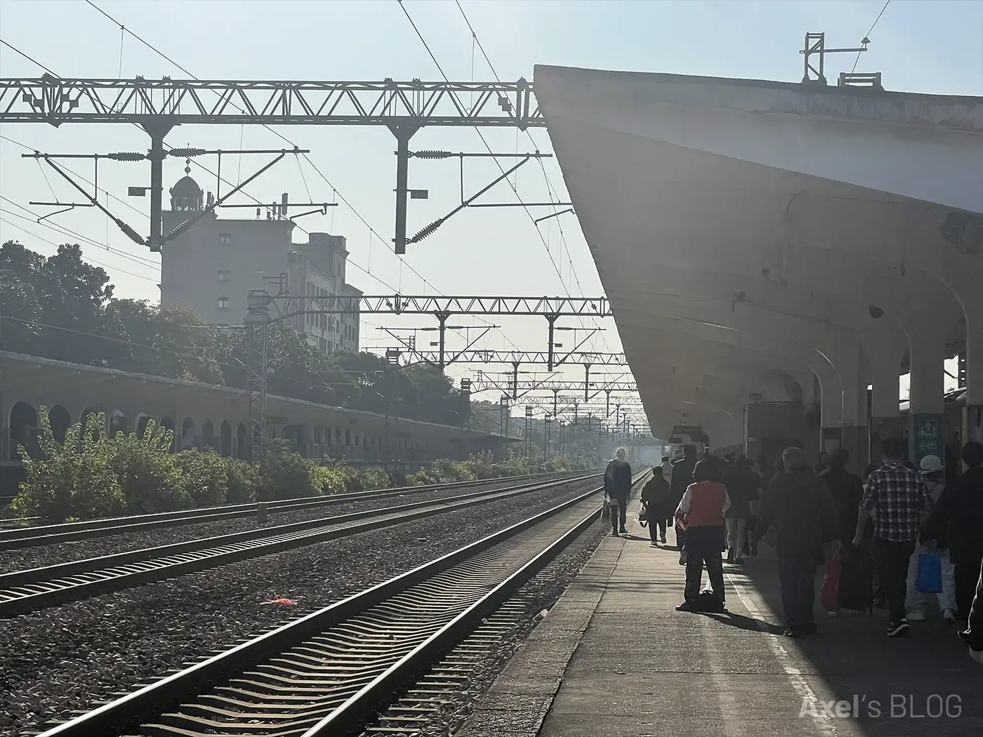 成名在望，却又失望。